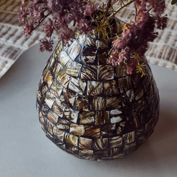 Ostenna Shell Vase - Image 3